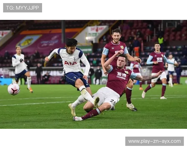 切尔西在训练中强调短传的节奏控制，回收对手球权更高效